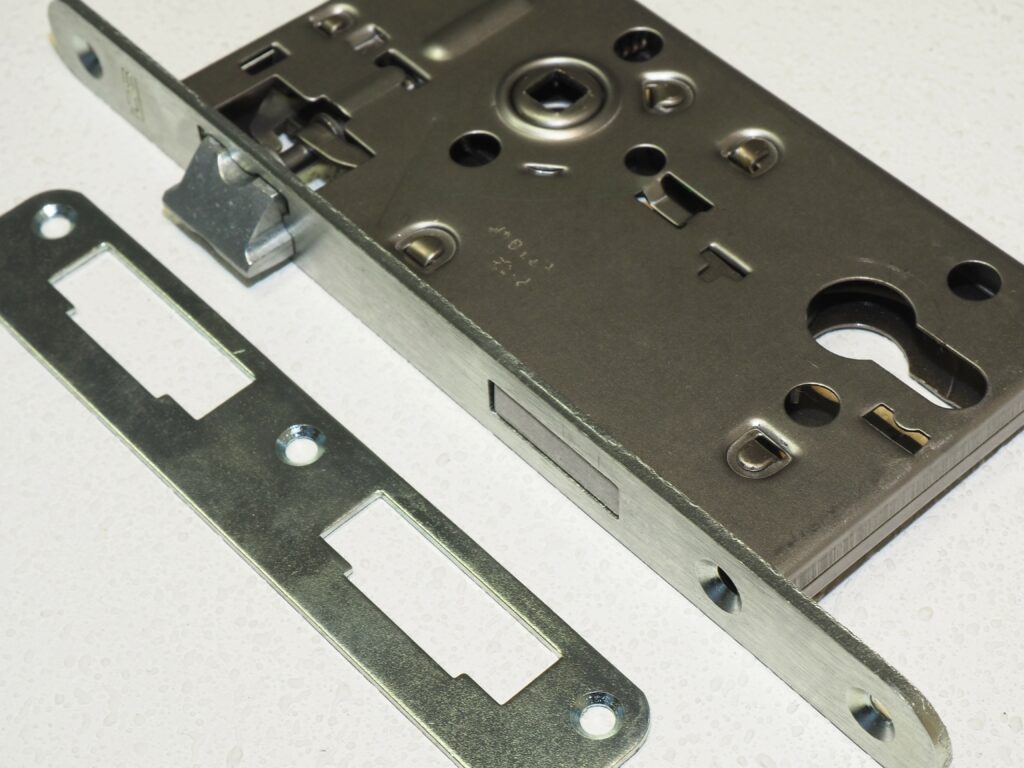 Door lock replacement Croydon lock mechanism